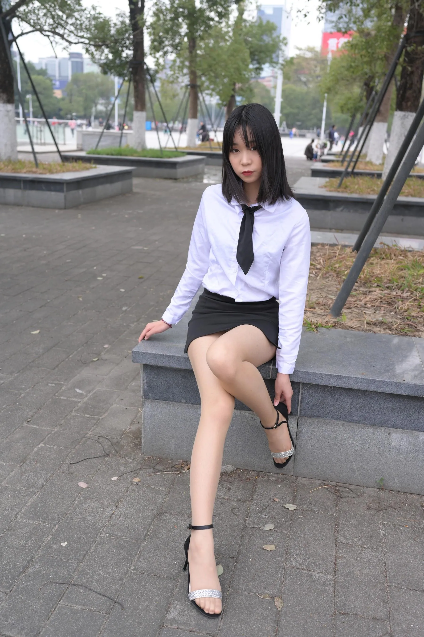 [魔镜街拍] NO.084 程生街拍-商城推销美女长腿肉丝制服 [456P]插图
